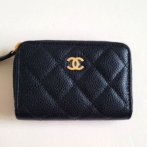 Authentic CHANEL cardholder with zipper black caviar leather. Perfect condition